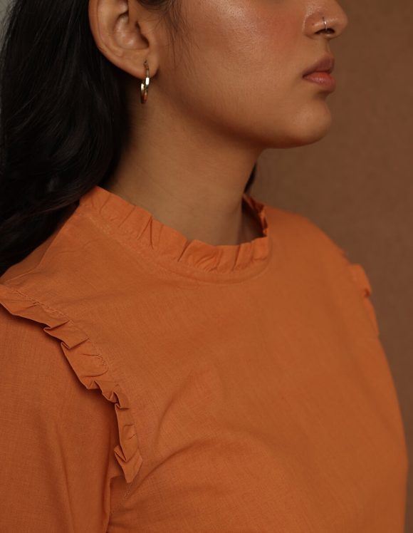 Reepeat - Ruffled neck short sleeves top